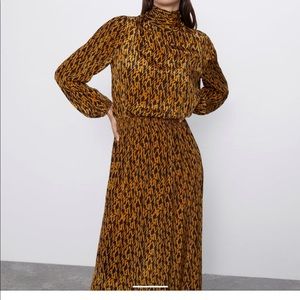 NWT: Zara Elastic Print Dress